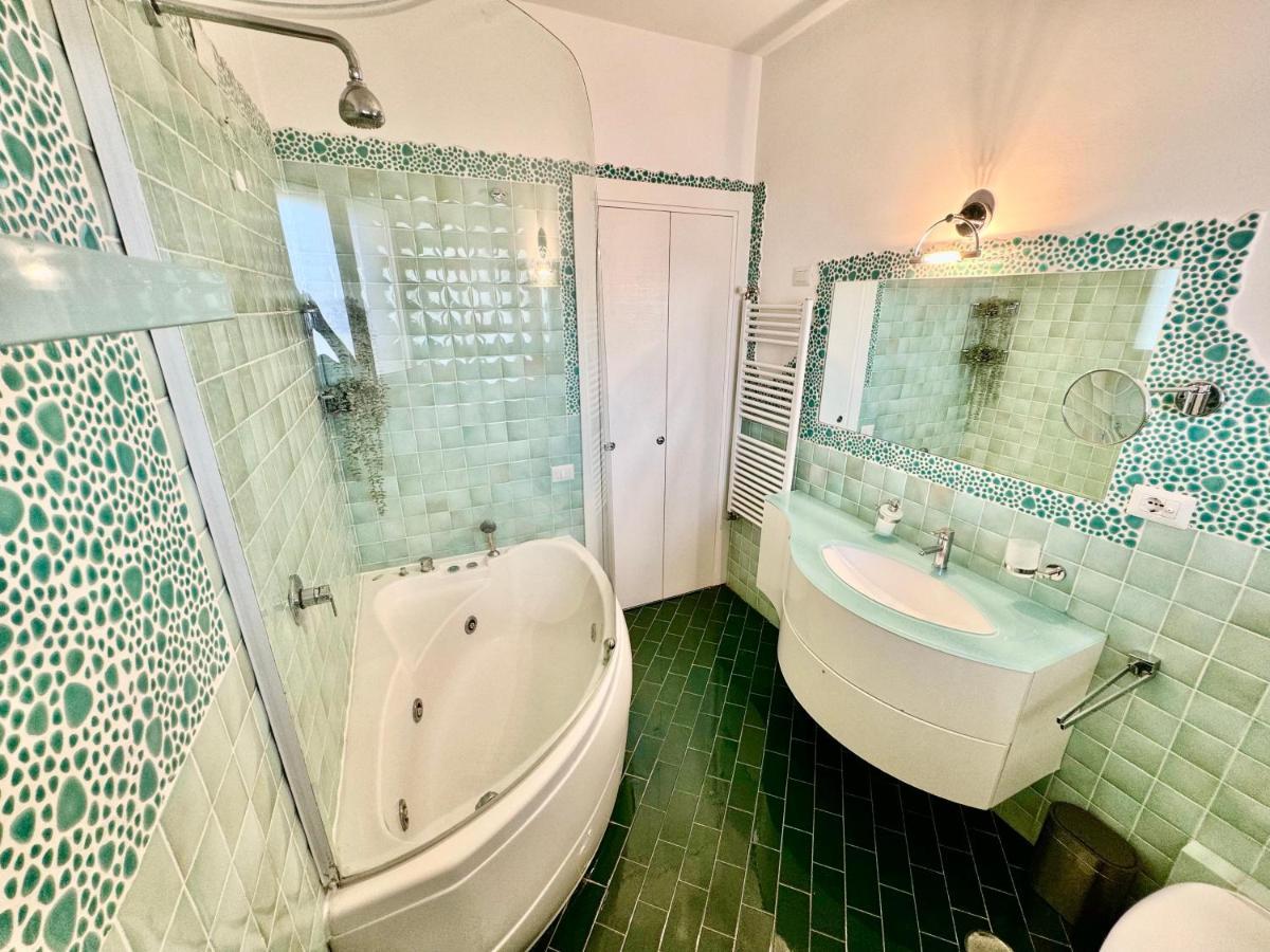 Seaside Suite Чивитавекия Екстериор снимка